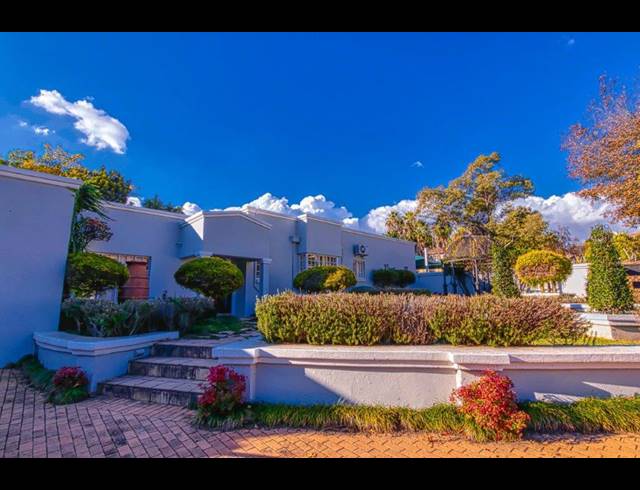 5 BEDROOM FREEHOLD TO LET IN BRYANSTON